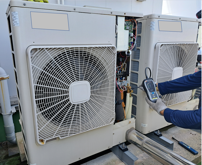 点検作業中 保守 空調保守